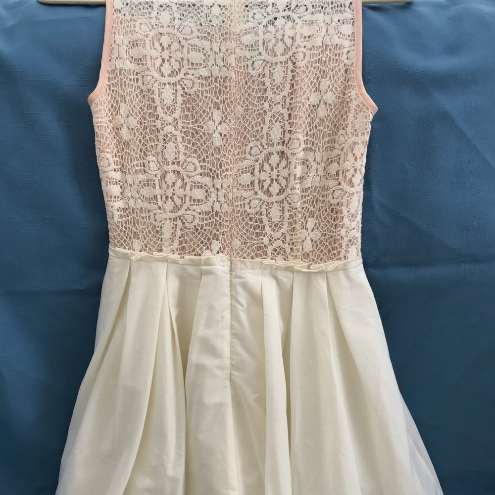 Dress - Picture 3 of 4